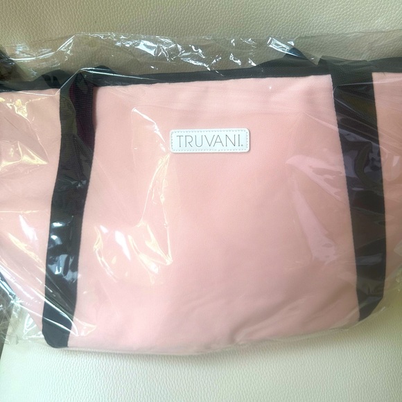 Truvani 2023 PINK W/ BLACK Insulated Tote Bag - Brand New (aka The Food Babe!) - Picture 2 of 9